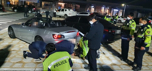 '불법개조차량 단속 중인 경찰'[경기북부경찰청 제공]